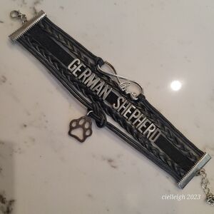 💥4 for $25💥 Leather "wrap" bracelet - German Shepherd